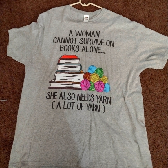 Books and yarn shirt in a gray color and a size extra large - Picture 1 of 2